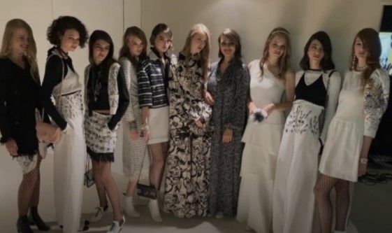 Българският модел Белослава Хинова отново дефилира за световноизвестния бранд Шанел Родната
